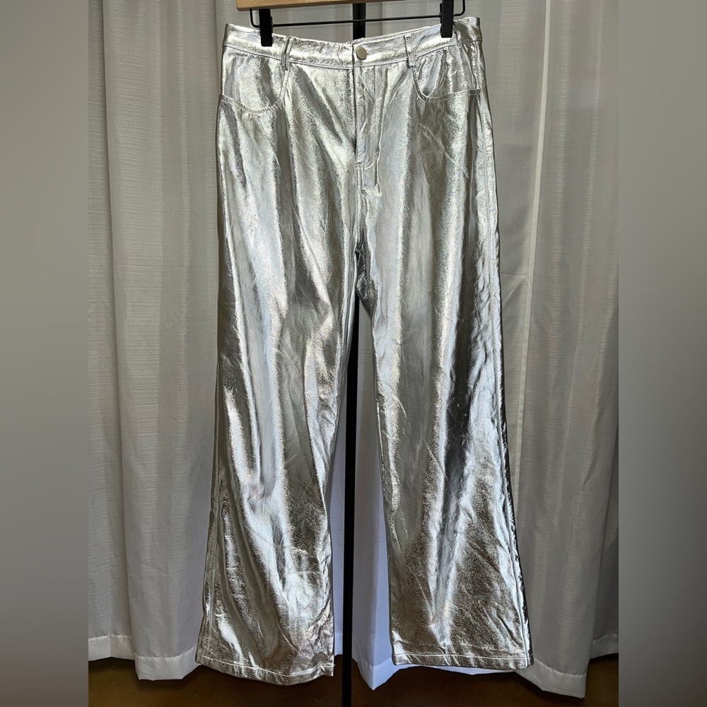 White Fox faux sliver leather wide leg pants | size medium